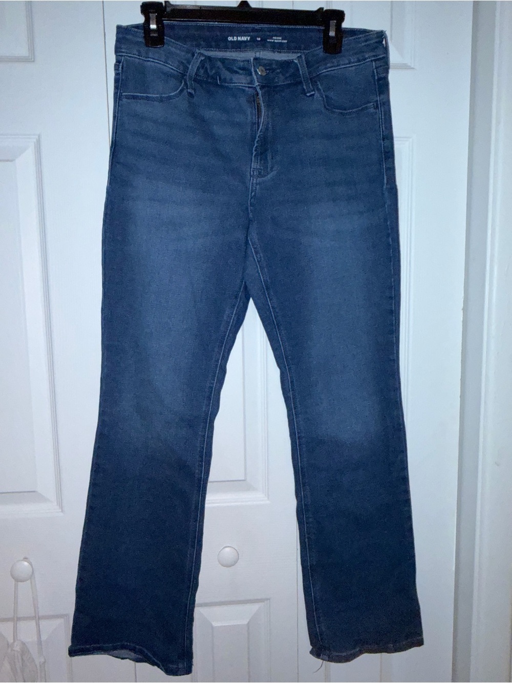 Old Navy Mid-Rise Wow Boot-Cut Jeans Size 10 Medium Wash Stretch Denim